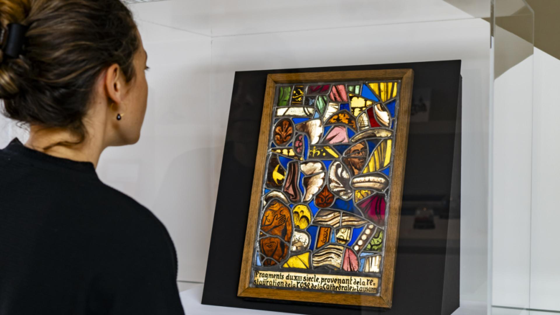 Un vitrail du 13e siècle exposé au Musée historique de Lausanne