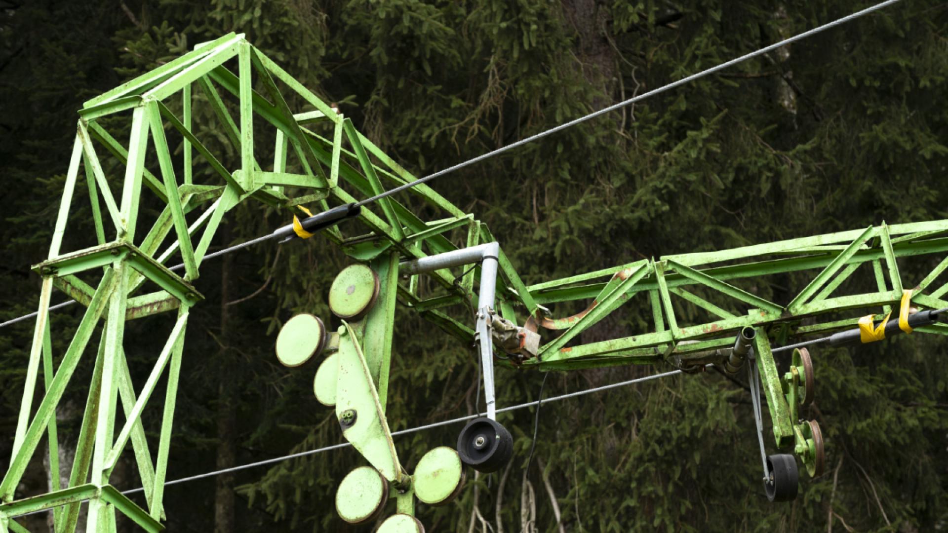 Alpes vaudoises: un vieux téléski démantelé