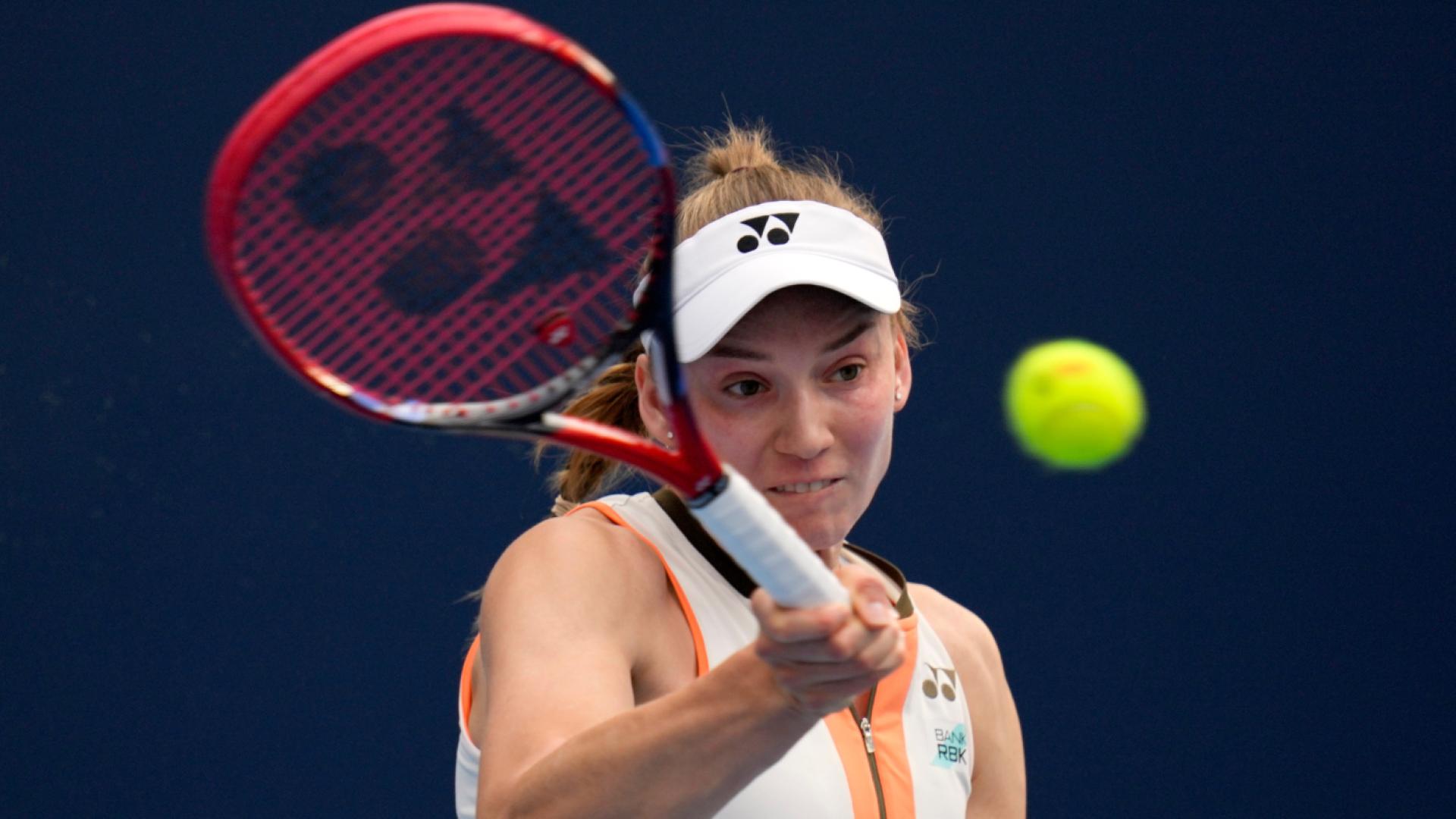 Rybakina surclasse Swiatek et se qualifie pour les demi-finales