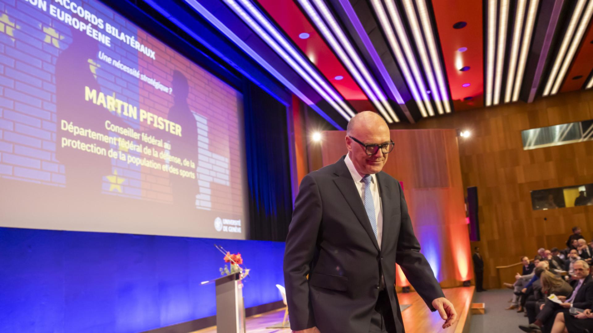 Martin Pfister pris à partie à l'Université de Genève