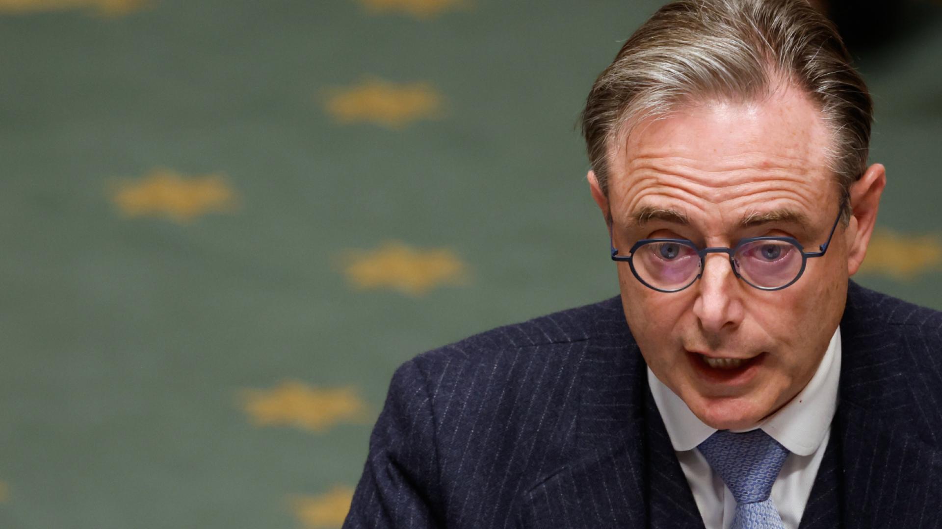 Pas de démission du gouvernement belge, 50 jours pour le budget