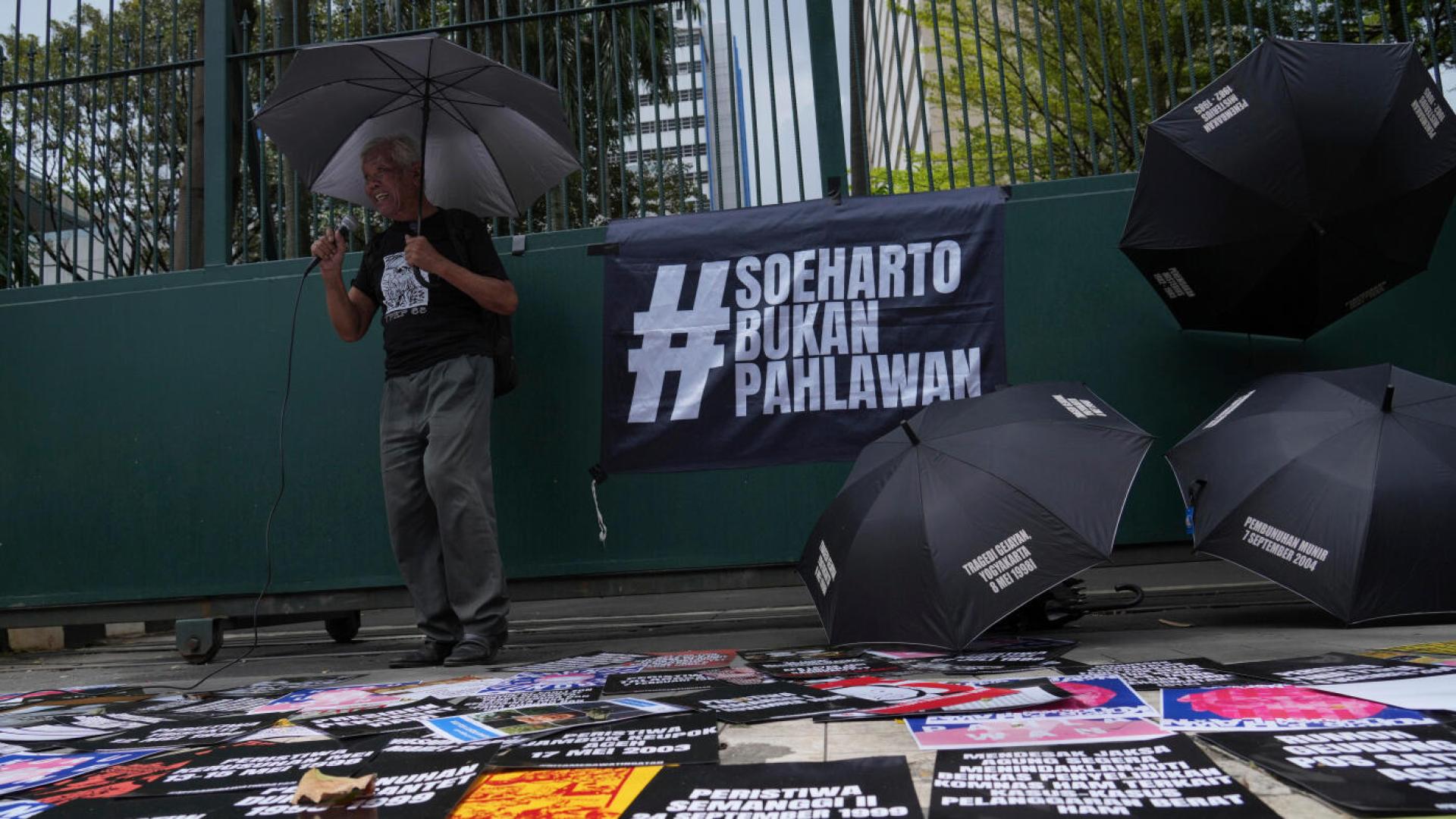 L'Indonésie fait de l'ex-dictateur Suharto un "héros national"