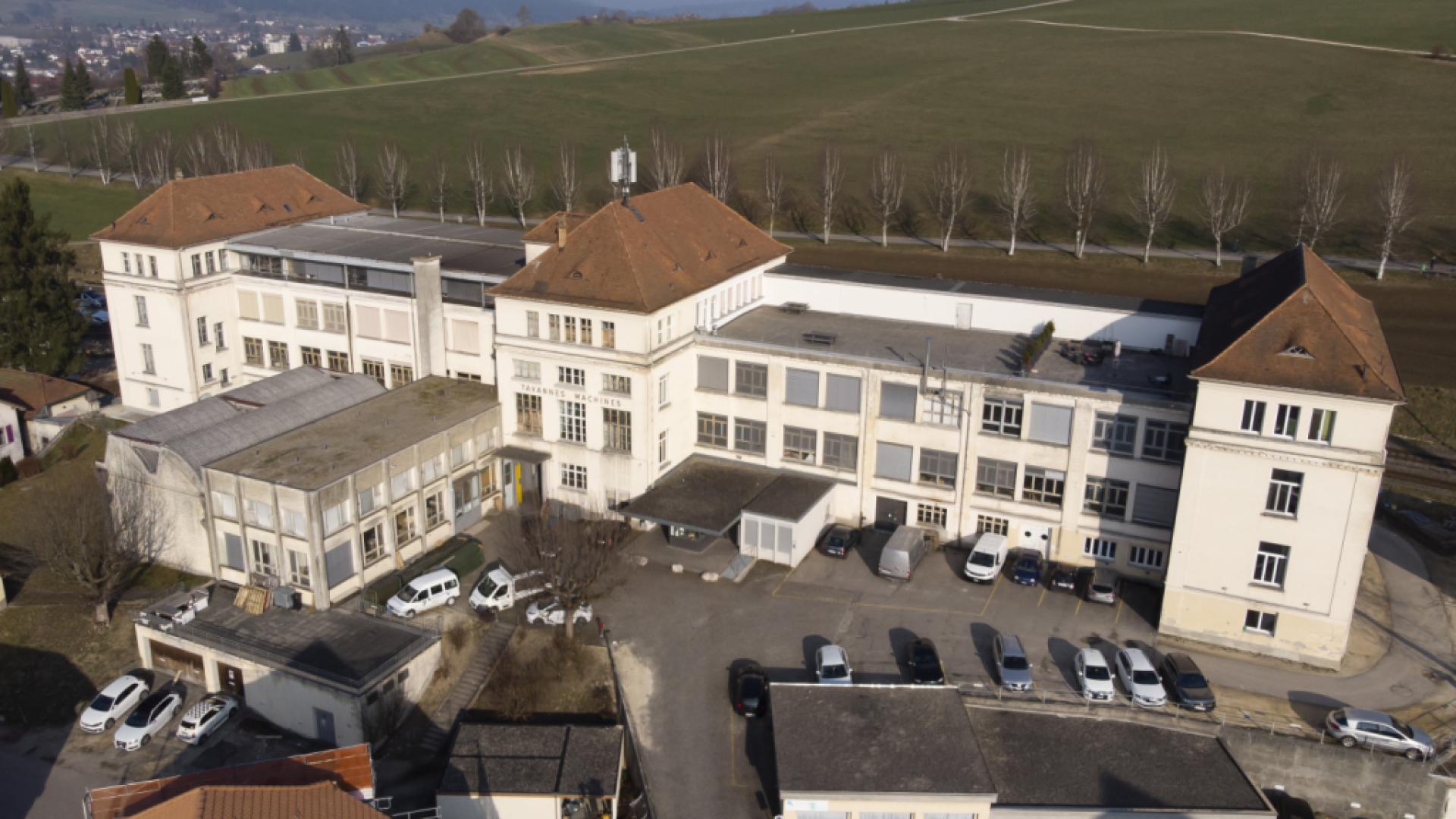 Ouverture des services administratifs avec le départ de Moutier