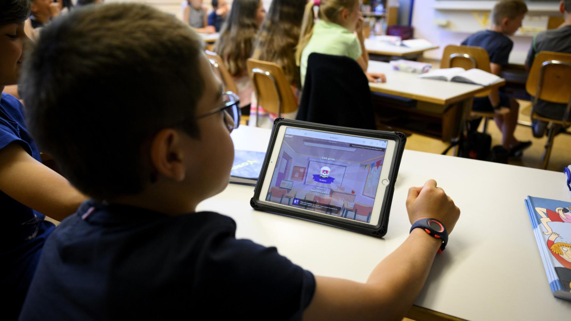 Fribourg: rôle des parents dans l'éducation au numérique à l'étude