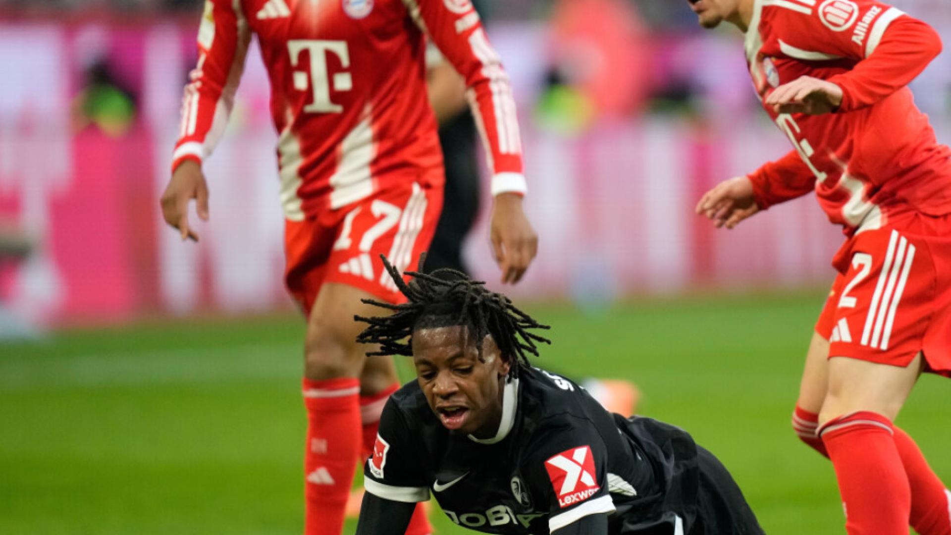 Bundesliga: Manzambi marque, mais Olise flambe