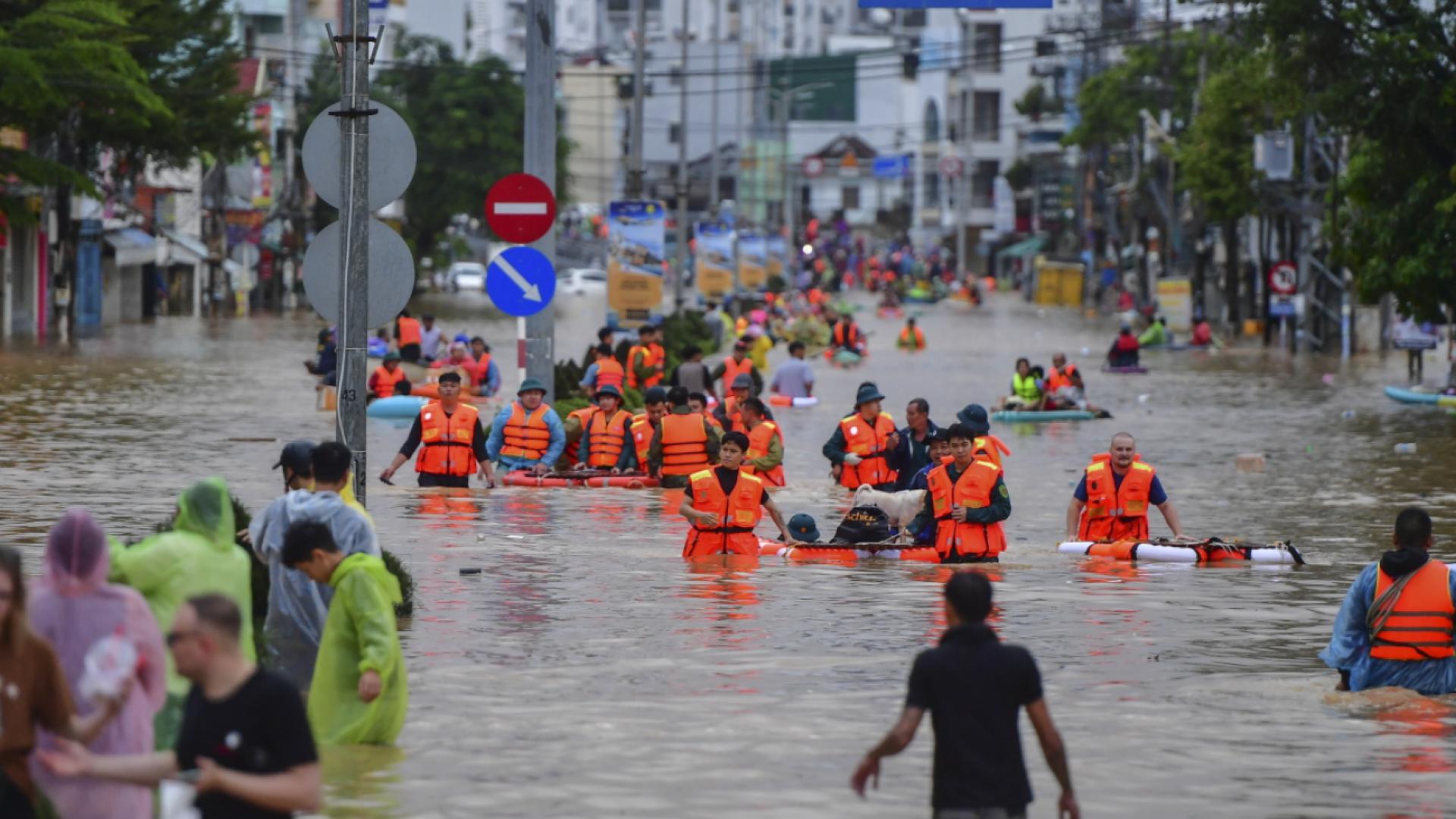 Vietnam: le bilan des inondations grimpe à 90 morts