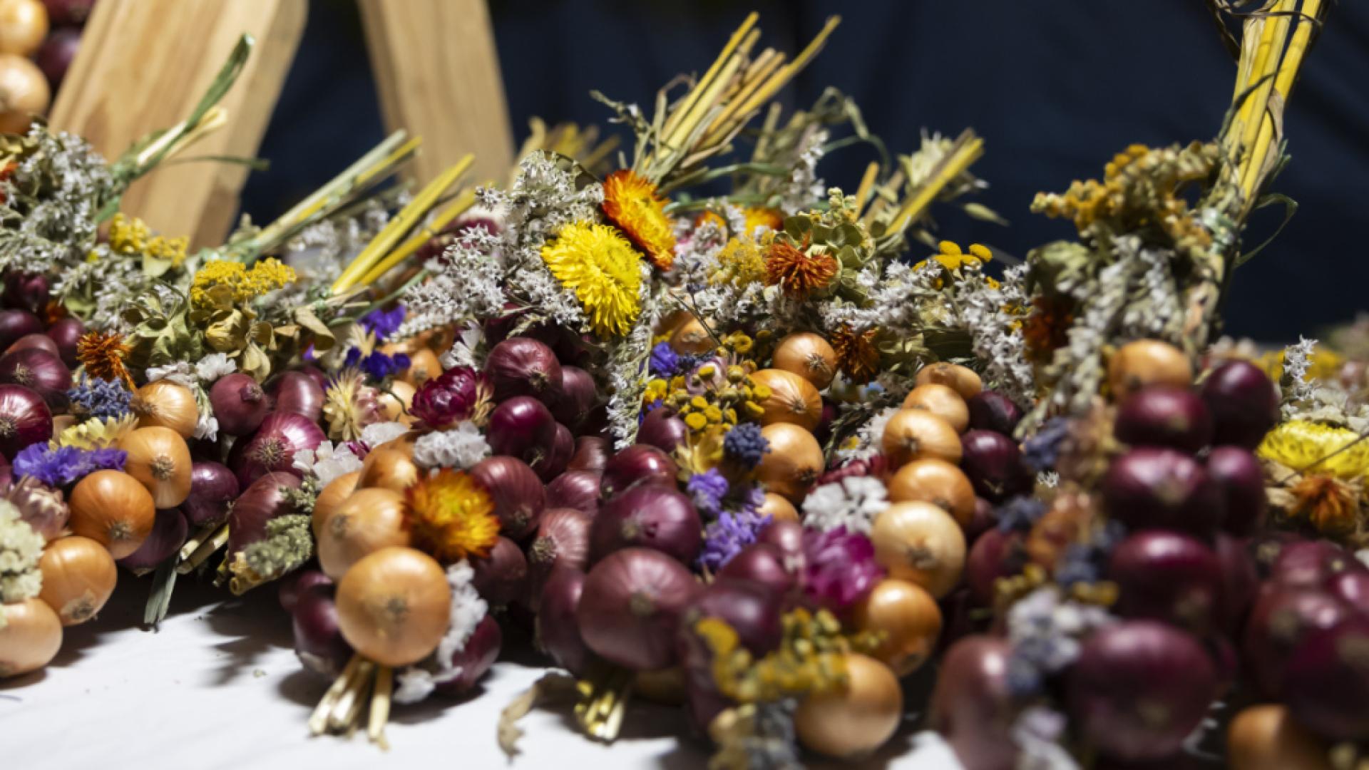 La foire aux oignons attire la foule à Berne malgré la pluie