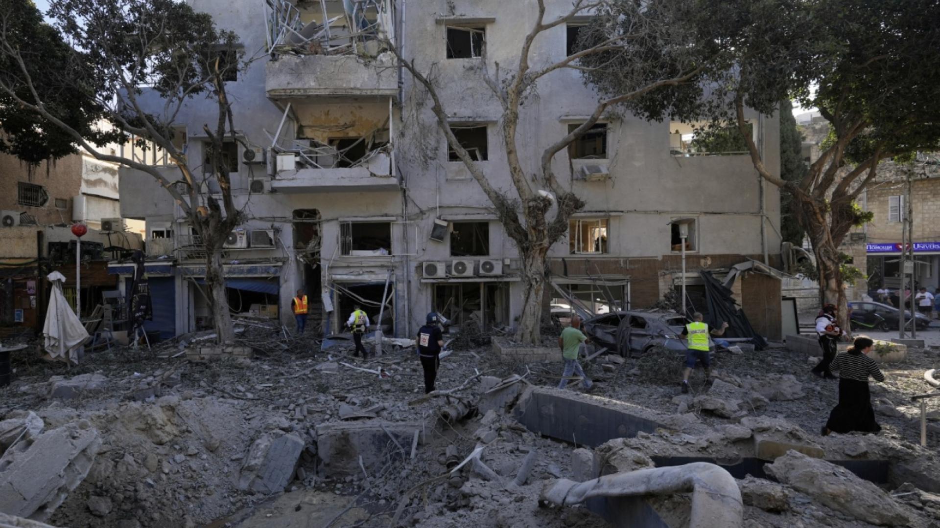Missiles iraniens frappent Israël : des explosions et blessés recensés